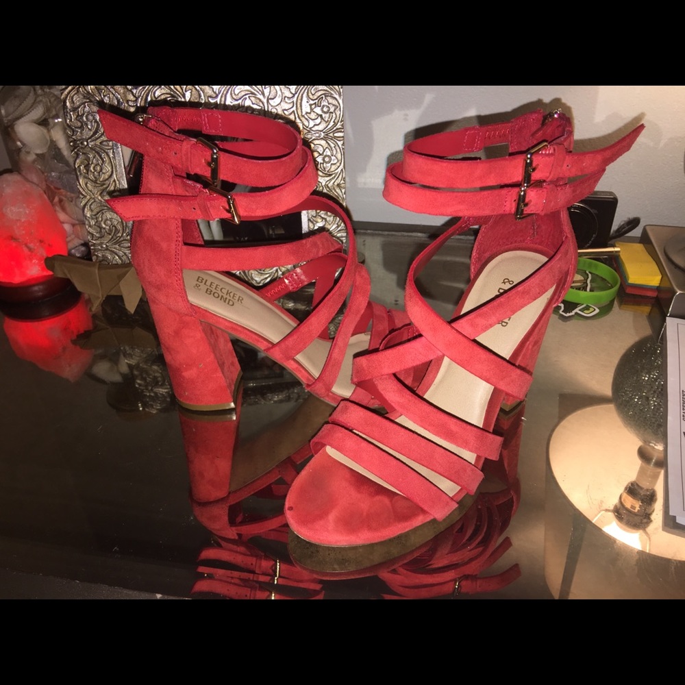 DSW RED STRAPY BLEECKER & BOND MINDY SANDAL